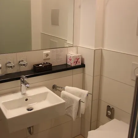 Отель Schmales Haus