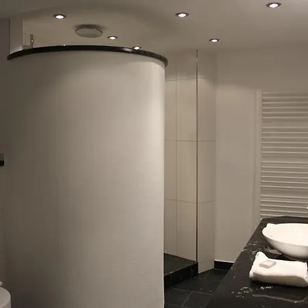 Отель Schmales Haus 2*