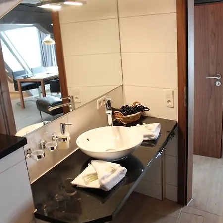 Schmales Haus 2*